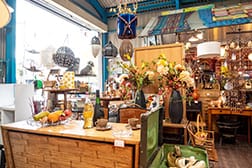 アンティーク ガレージ47店内画像3